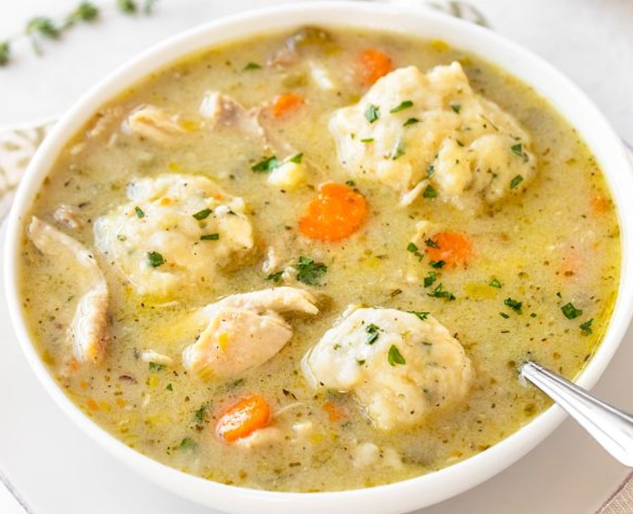 Рецепт курячого супу з овочами та кльоцками: ідеальна перша страва