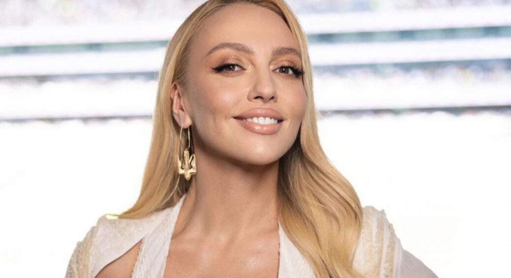 Оля Полякова покинула Україну і зустріла за кордоном “Артемчика”, якого повезла в готель: “Будемо спати” 