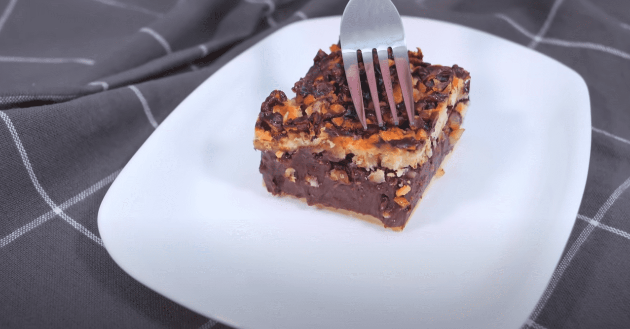 Вишуканий та простий тертий пиріг з шоколадним кремом