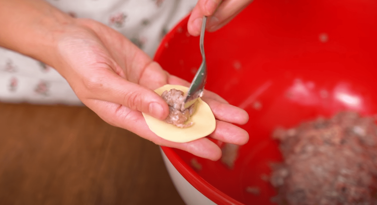Рецепт правильного тіста для пельменів та вареників