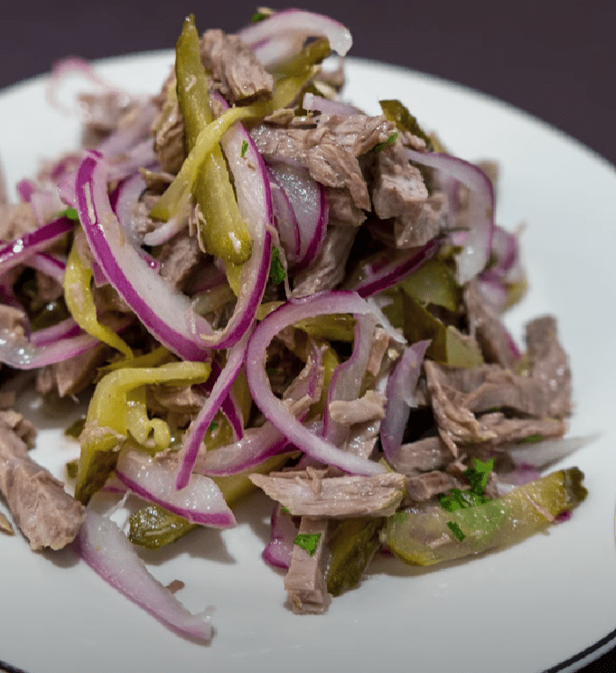 Салат з яловичиною із трьох інгредієнтів: дуже смачний та простий 