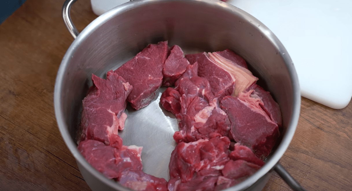 Рецепт тушкованої яловичини, яка розпадається на волокна