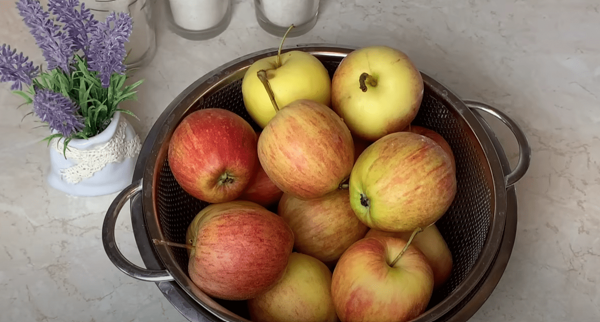 Три склянки- рецепт насипного пирога з яблуками