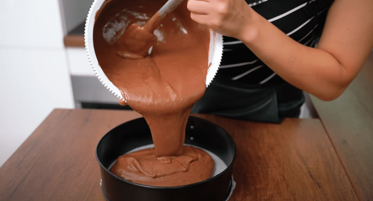 Рецепт смачного шоколадного торта з ніжним кремом Пломбір
