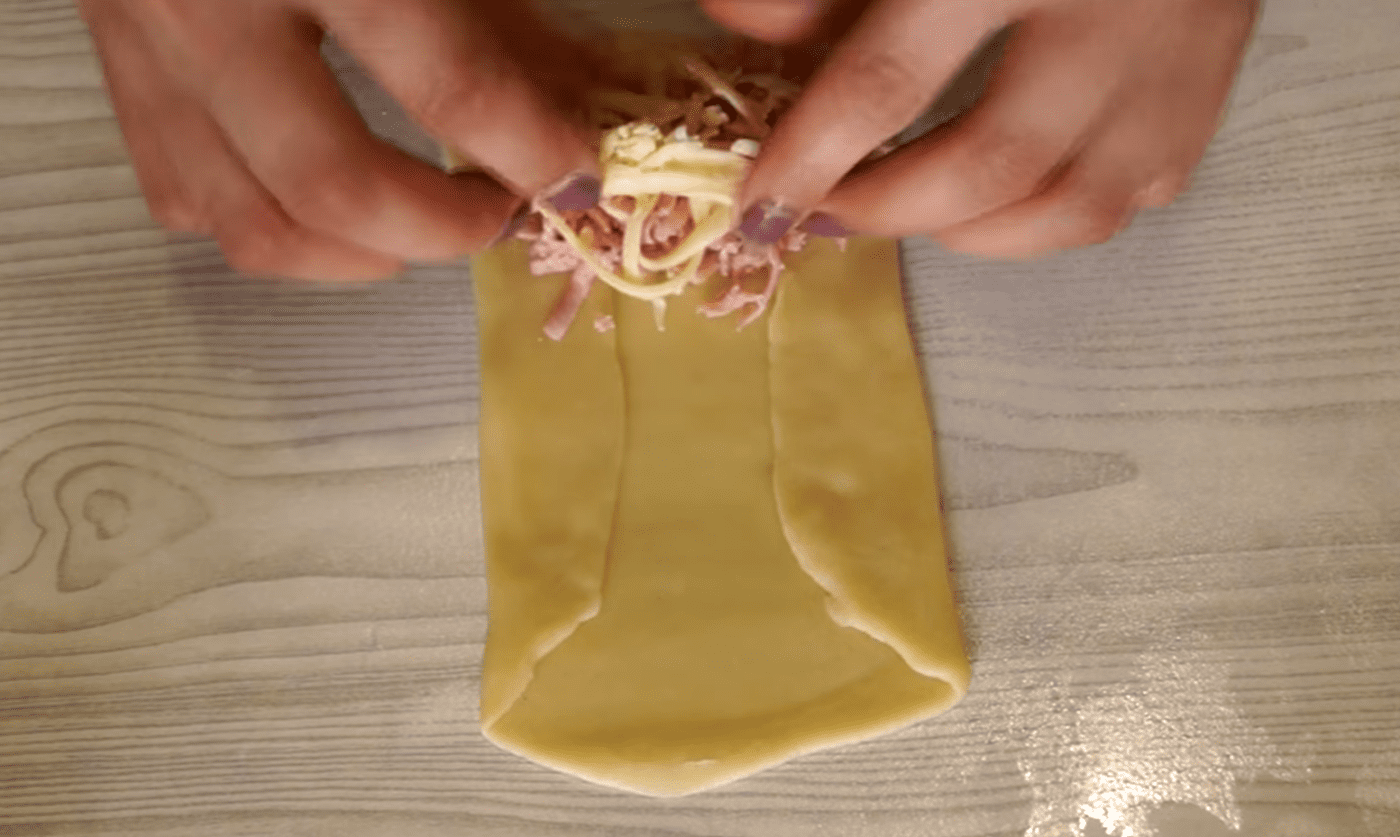 Рецепт приготування трубочок з шинкою та сиром