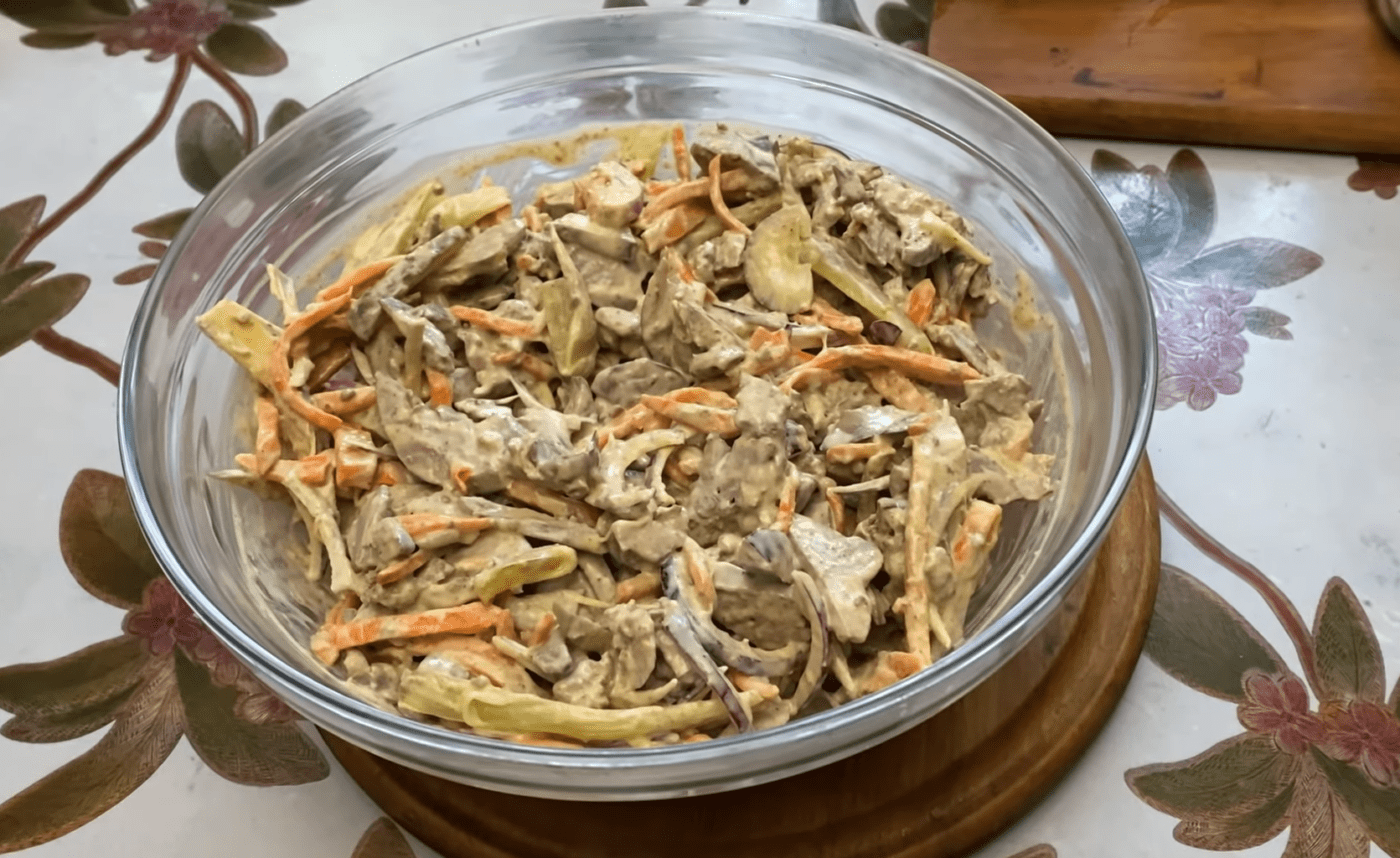 Рецепт приготування салату з чотирьох інгредієнтів