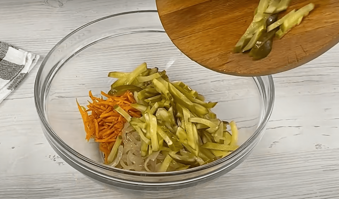 Рецепт приготування салату з чотирьох інгредієнтів