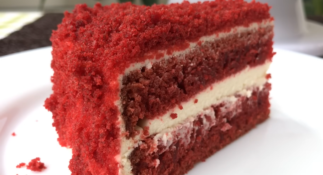Неперевершено яскравий та привабливий торт “Червоний оксамит”: саме те, що потрібно на свято всіх закоханих 