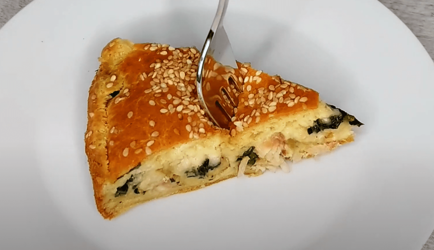 Рецепт приготування заливного пирога з лососем та сиром