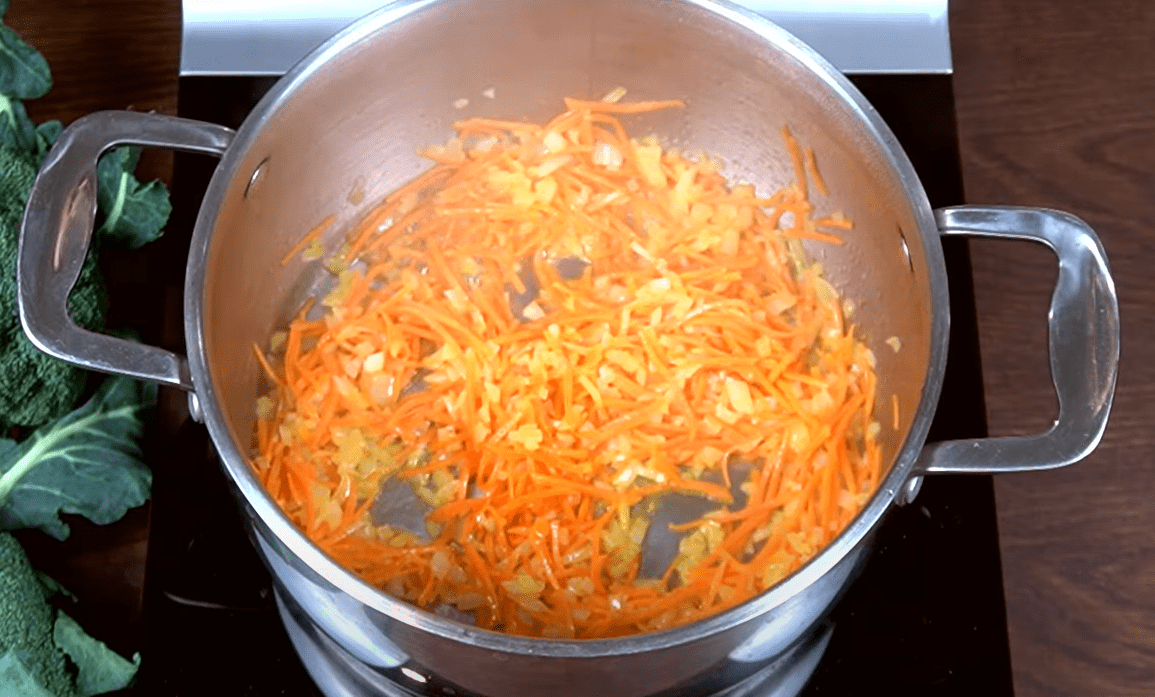 Простий рецепт приготування сирного супу з броколі