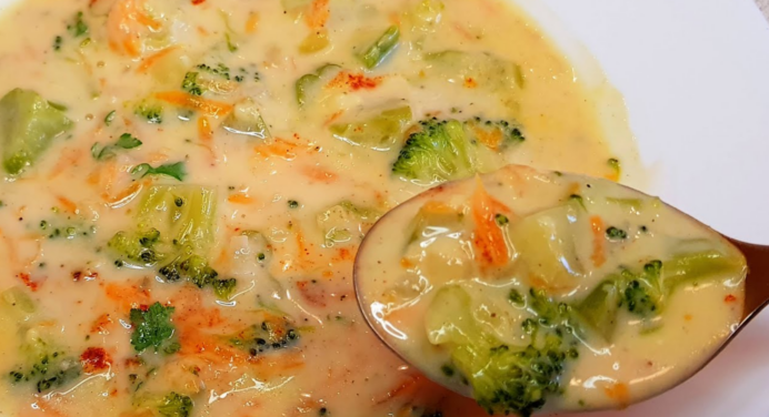 Готуємо все в одній каструлі: простий рецепт сирного супу з броколі. Дуже смачний та ситний обід для родини 