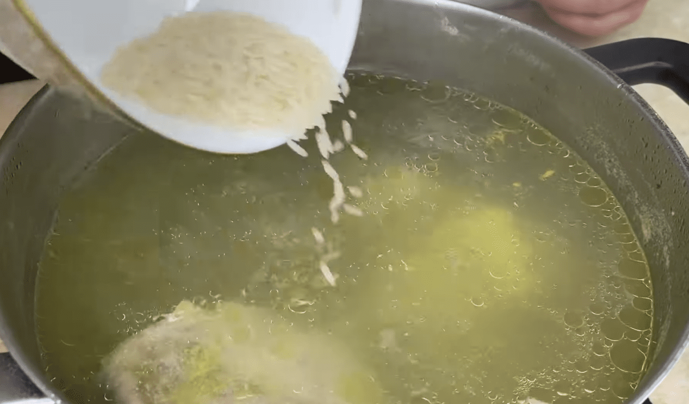 Рецепт приготування зеленого борщу зі шпинатом