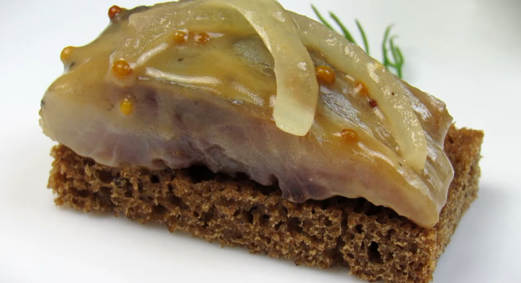 Оселедець по-фінськи в гірчичній заливці: з’їдається моментально і навіть соус вимочують до останньої краплі 