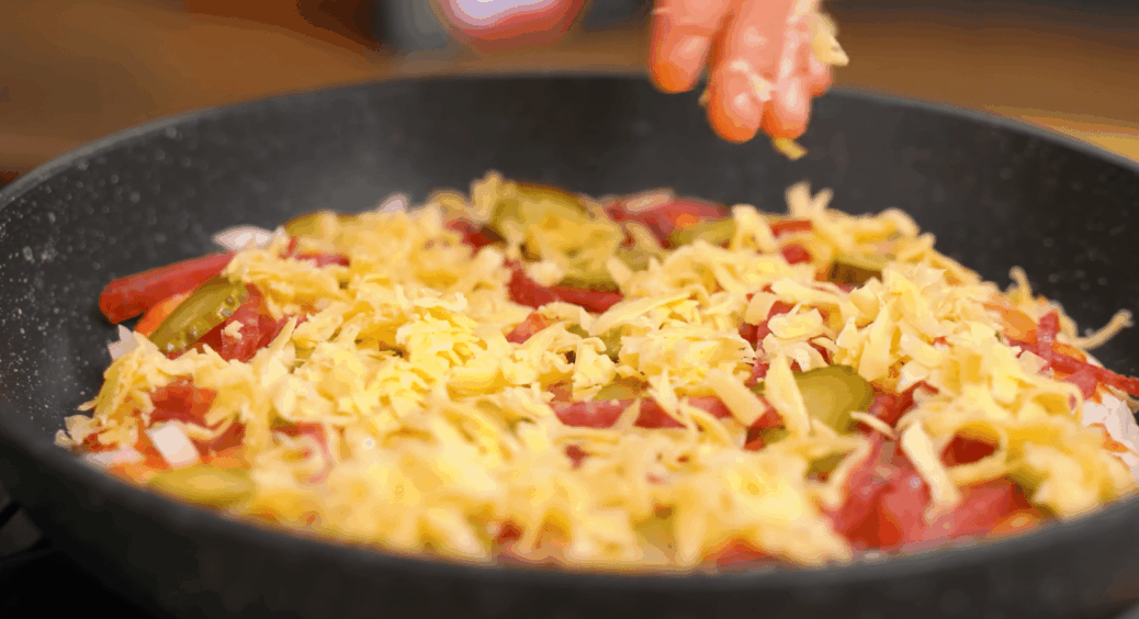 Піца “Пʼятихвилинка” – БЕЗ ДУХОВКИ: готуємо супер смачний сніданок вихідного дня 