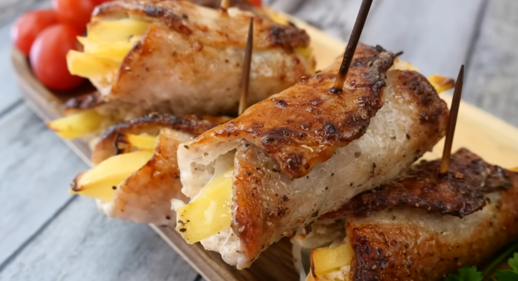 Рецепт м’ясних рулетиків з картоплею та маринованими огірками: ефектна закуска, яку навчила робити свекруха 