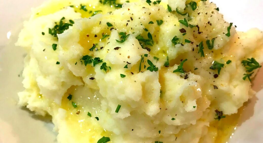 Скільки вершкового масла не додавай, картопля-пюре все одно не буде ніжною: секретний інгредієнт для смаку 