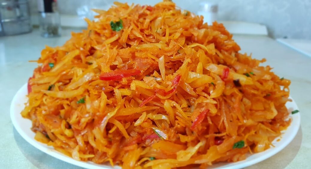 Як тушкувати капусту, щоб не було специфічного запаху: така вечеря вийде не на жарт смачною та корисною 