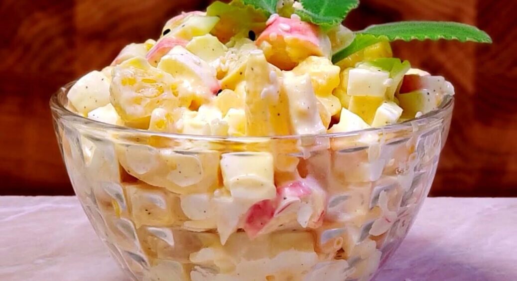 Використайте правильно крабові палички: робимо з них такий салат, який ніколи не набридне. Смакота ще та 