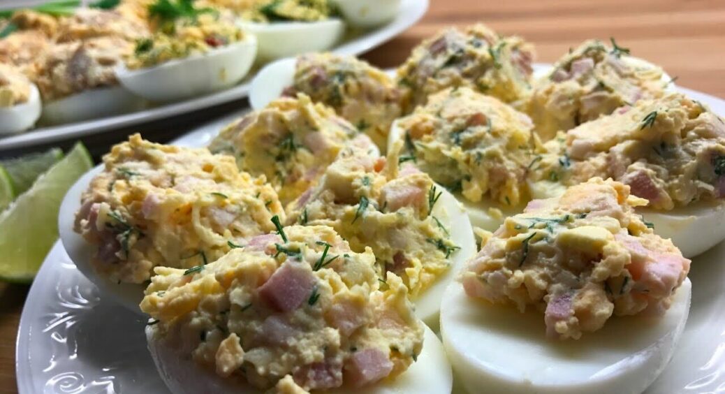 Залітають у рот одне за одним: рецепт фаршированих шротами яєць – смак божественний 