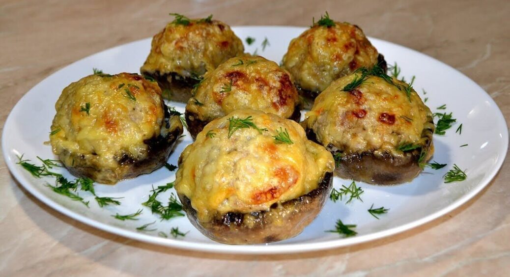 Раджу спробувати: ділимося рецептом фаршированих печериць, які смакуватимуть на вечерю та на будь-які свята 