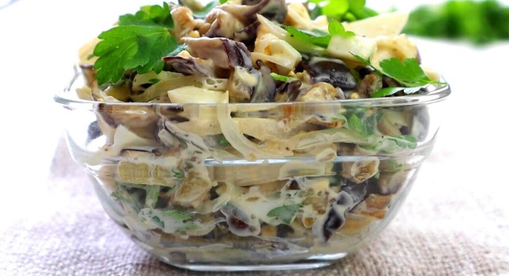 Хітовий салат з найперших баклажанів 2025 – не захочеться ніякого мʼяса та картоплі 