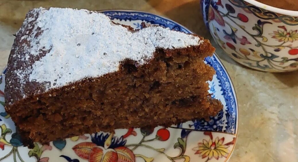 Дуже мʼякий, повітряний, ніби хмаринка пиріг без яєць та цукру: всього з трьох основних інгредієнтів 