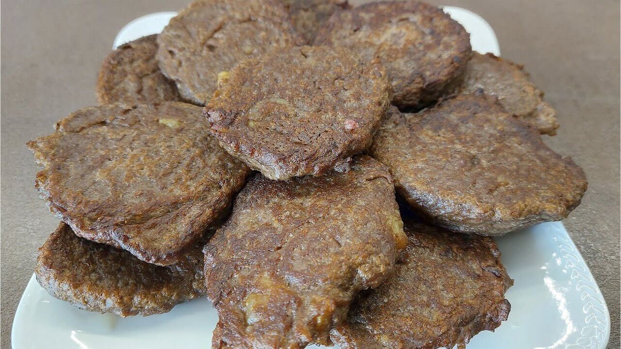 Сніданок за пів години: робимо смачні печінково-картопляні оладки