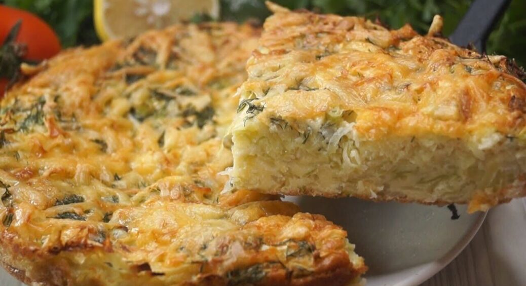 Не втомлююсь його готувати дітям. Смачний та соковитий пиріг без клопоту: крутий обід для всієї родини 