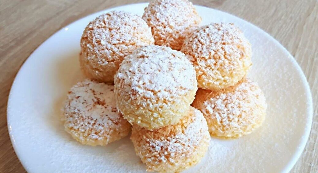 Найпростіший рецепт смачного кокосового печива: всього 4 інгредієнти й родина буде насолоджуватися чаюванням 