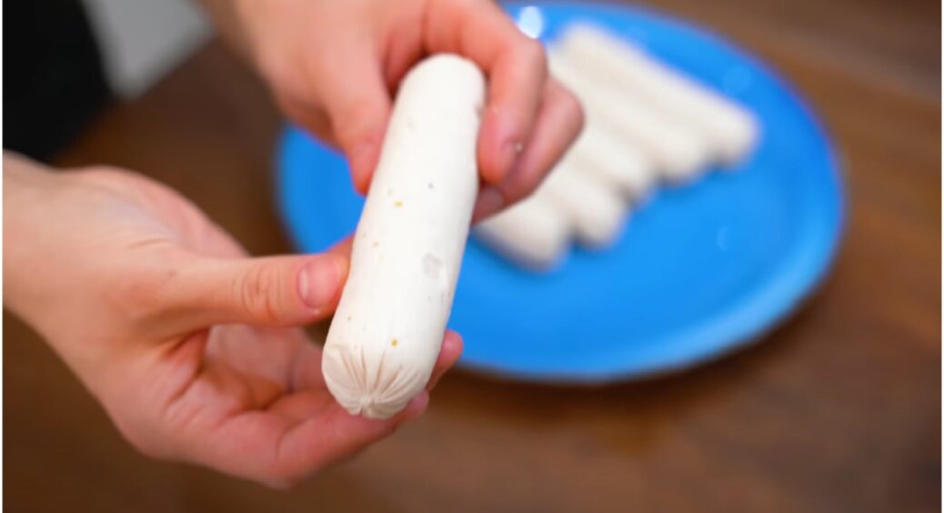 Ні паперовим сосискам з магазину! Як приготувати смачні домашні сосиски – дуже швидко та просто! 