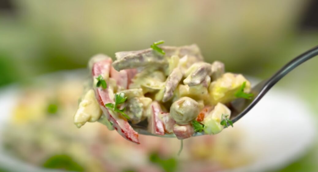 Мій улюблений салат “Коломийський”: нагадує “Олів’є”, але набагато смачніший і без картоплі. На кожен день 
