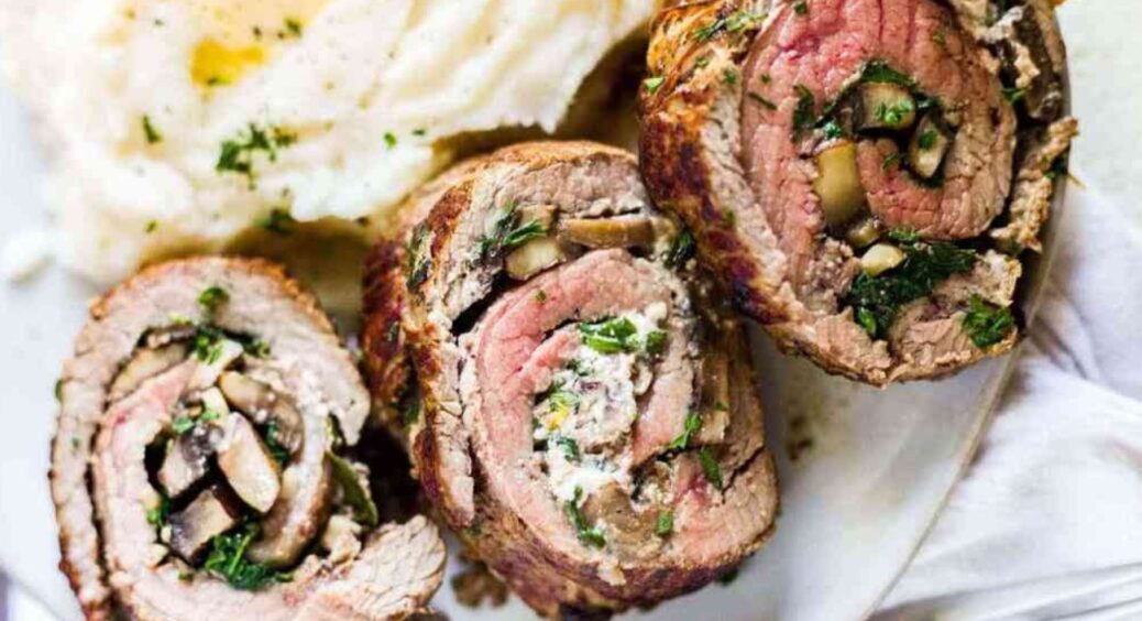 Захочете приготувати ще й ще: смачний та дуже ніжний курячий рулетик з мінімумом інгредієнтів та часу 