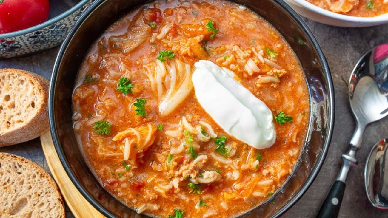 Рецепт томатного супу з рисом та капустою: вся родина сита і задоволена