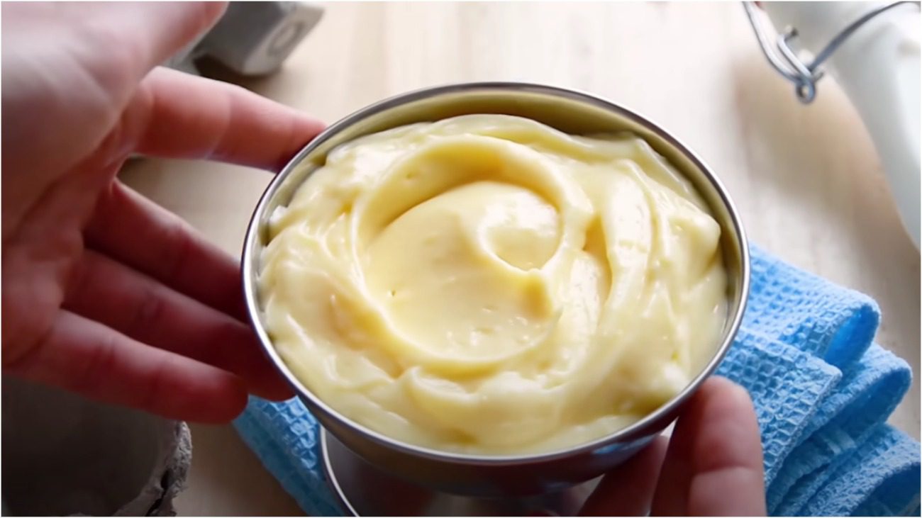 Французький кондитер показав, як потрібно робити заварний крем