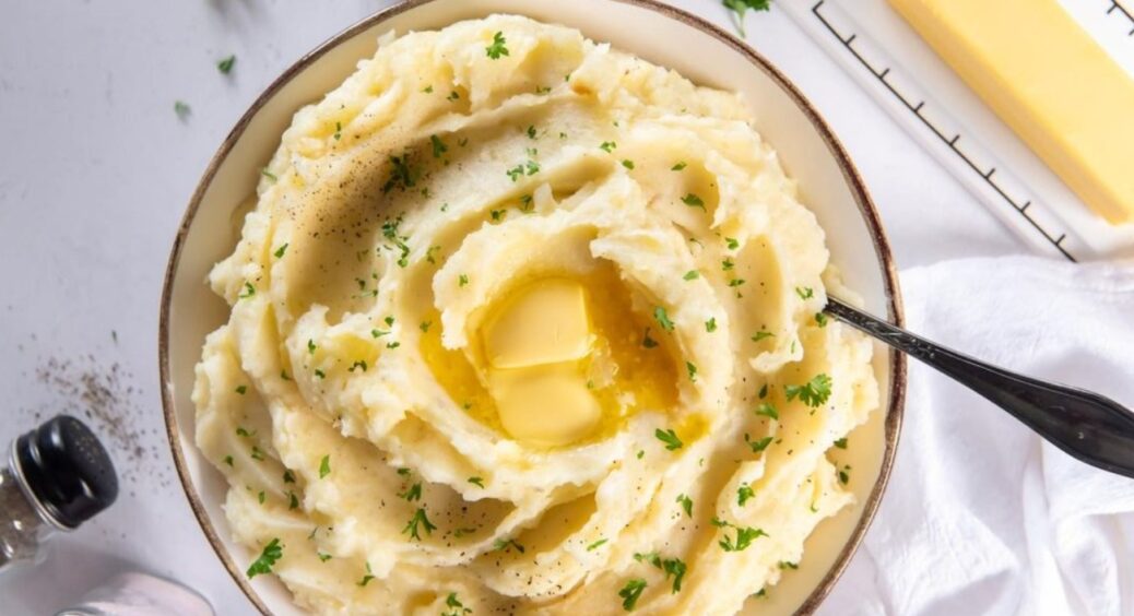 Додайте у звичайне пюре 100 грамів цього інгредієнту і воно стане повноцінною ресторанною стравою: лайфхак 