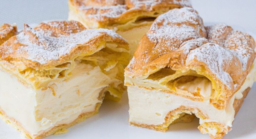 Рідні просять на свята виключно цей десерт: рецепт торта “Карпатка” – ніжні коржі із заварним кремом 