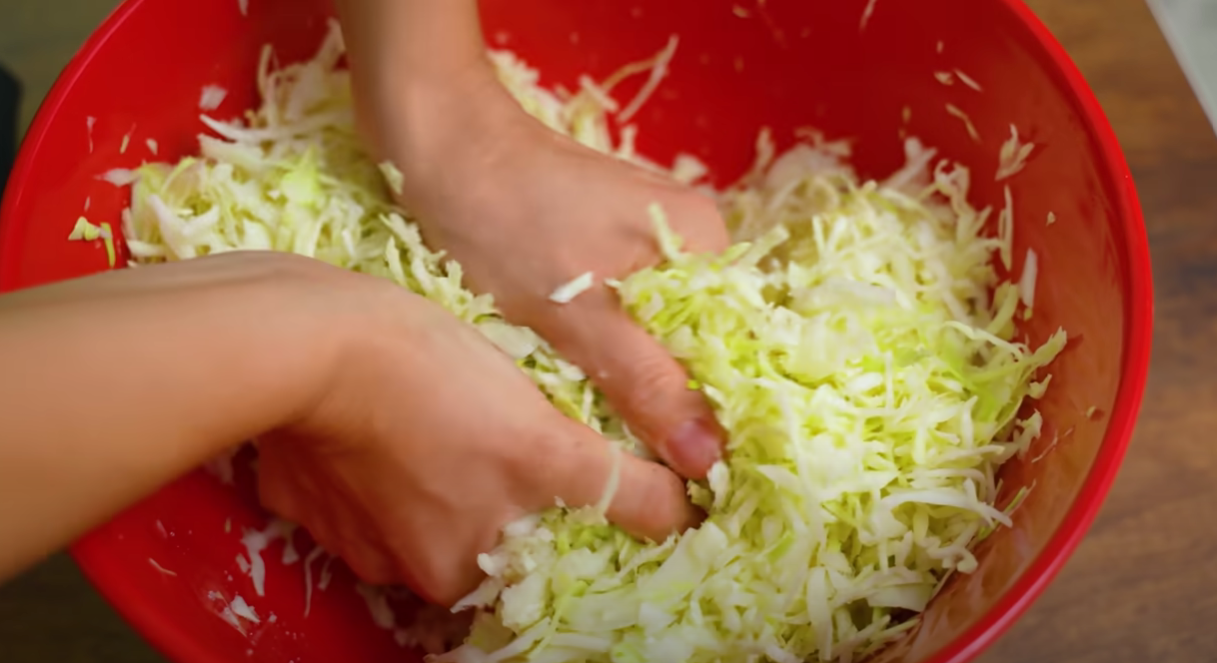 Рецепт салату з капусти Провансаль