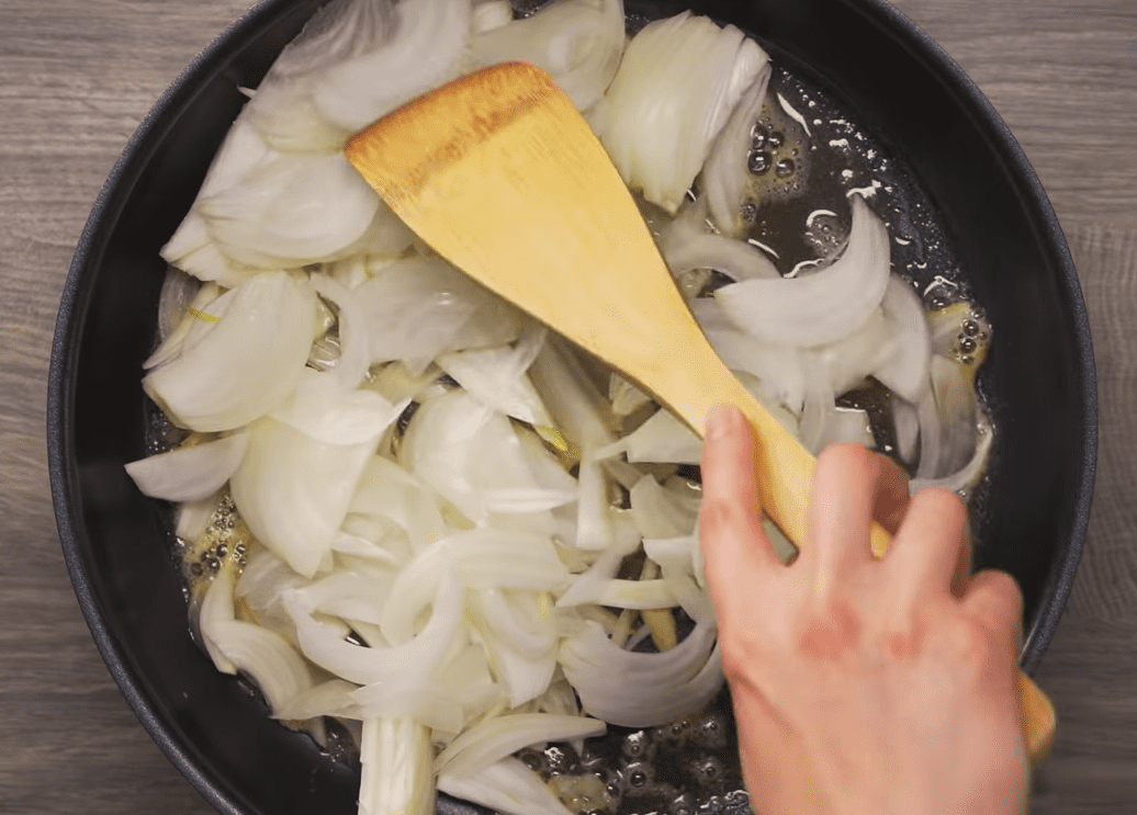 Рецепт приготування курячої печінки у сметанному соусі