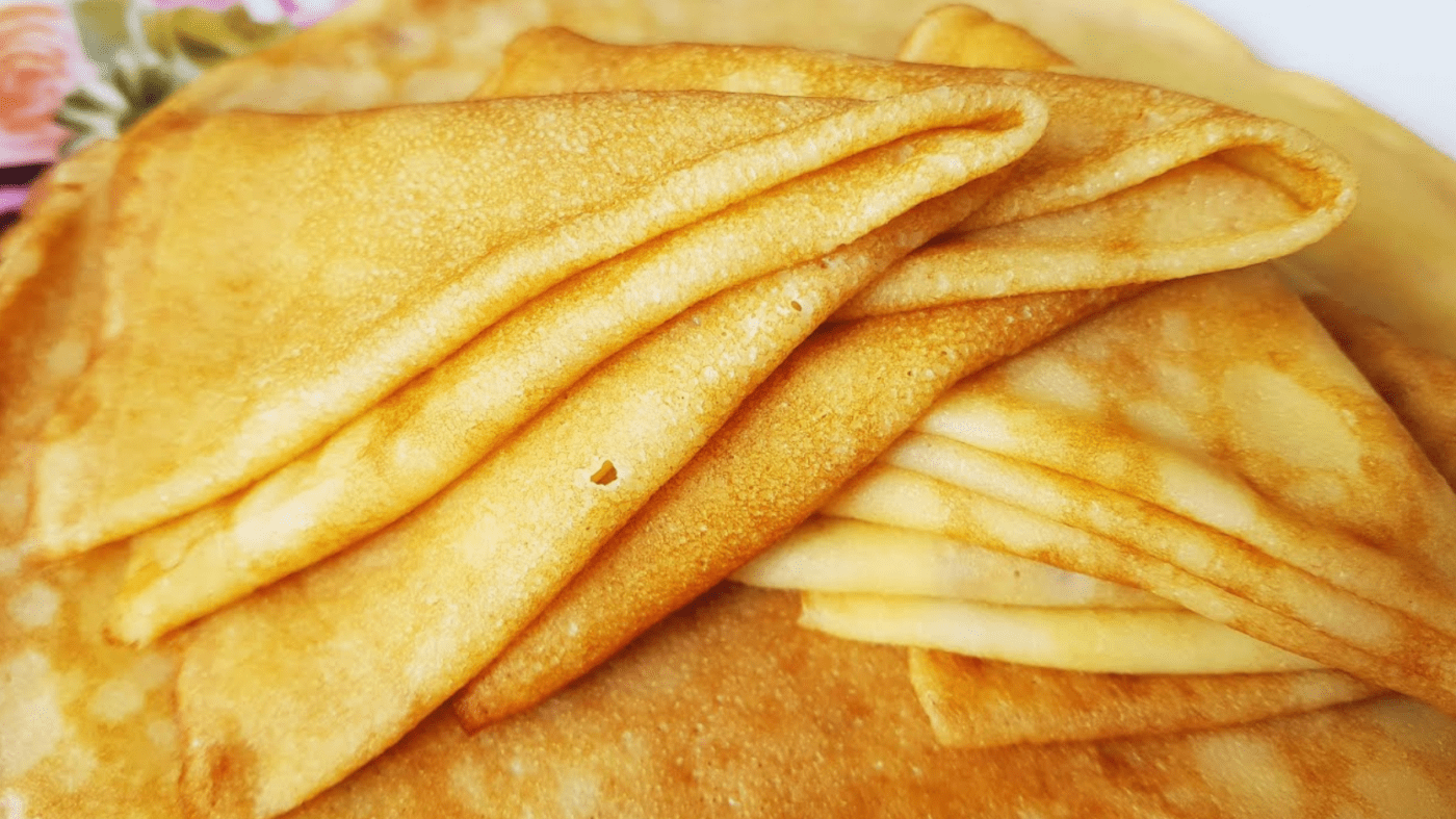 Кулінар розповів, як зробити тонкі млинці на мінеральній воді 