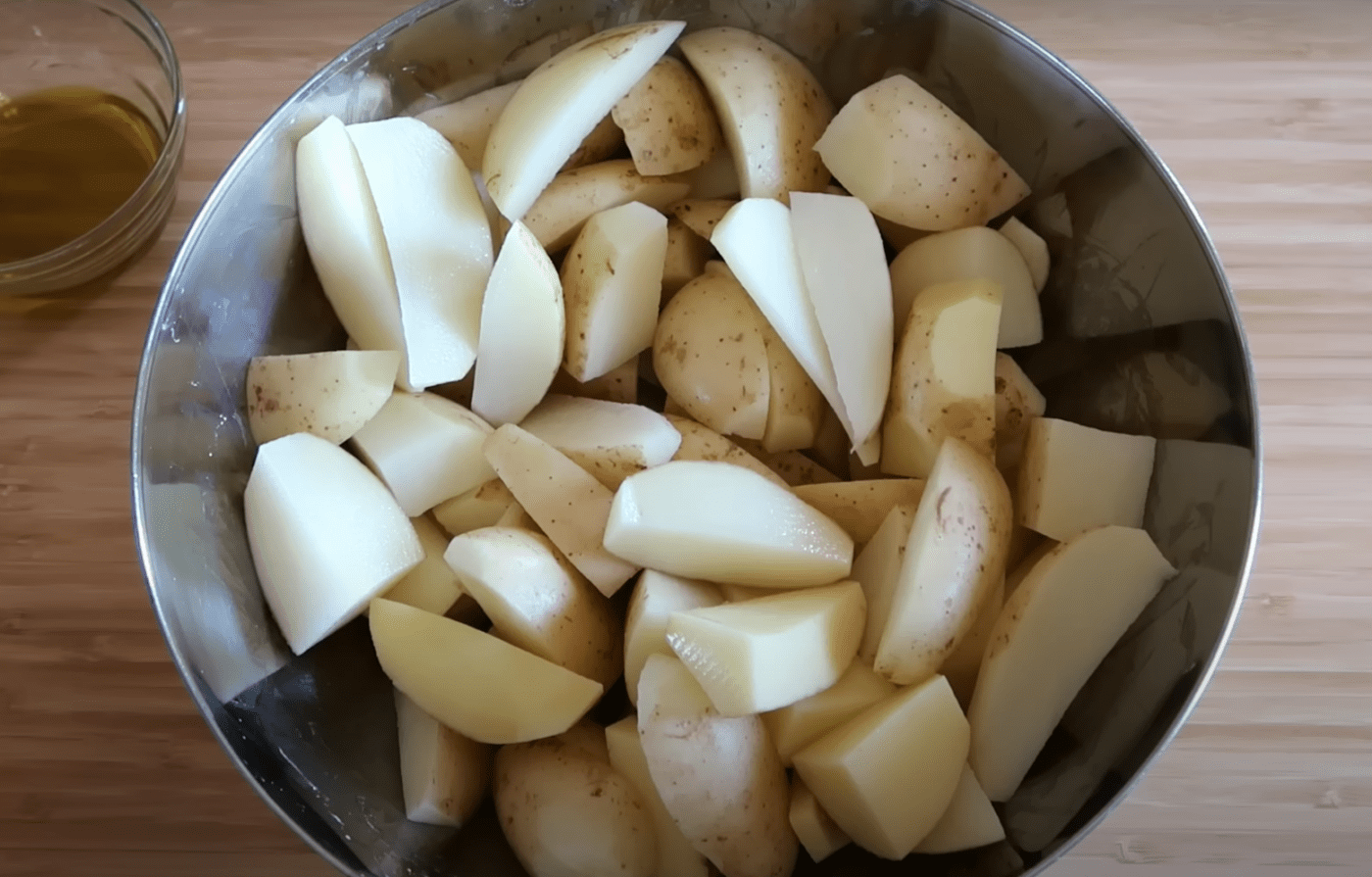 Рецепт приготування запеченої курки з картоплею по-селянськи