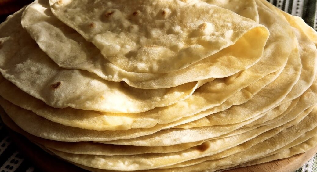Лаваш вийде краще, ніж у ресторанах – простий рецепт для всіх господарок. З такого можна крутити сирні роли 
