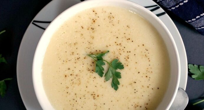 Цей суп їв Наполеон! Як приготувати справжній цибулевий суп: рецепт французьких господинь під наші продукти 