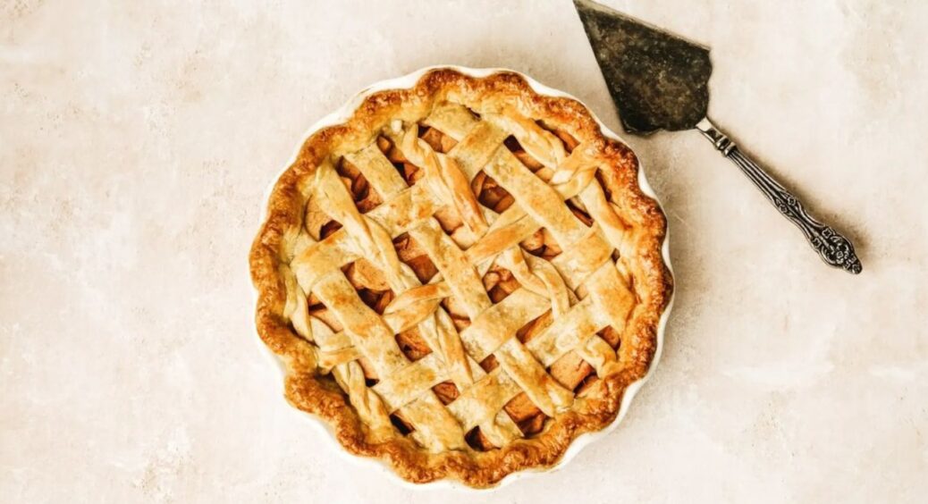 Краще один раз побачити: як зробити красиву сіточку з тіста на пиріг? Щоб все вдалося, беріть крижане масло 