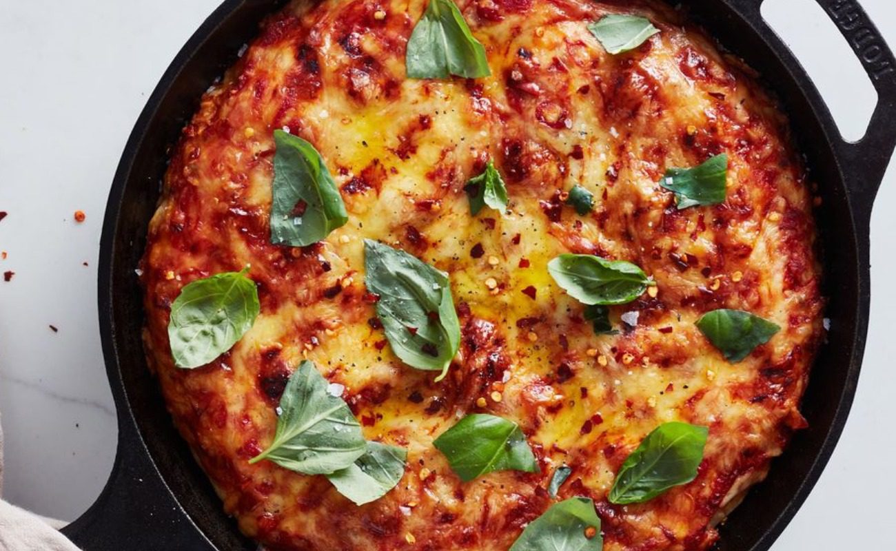 Ідеальна страва, коли часу на приготування обмаль: лінива піца без борошна