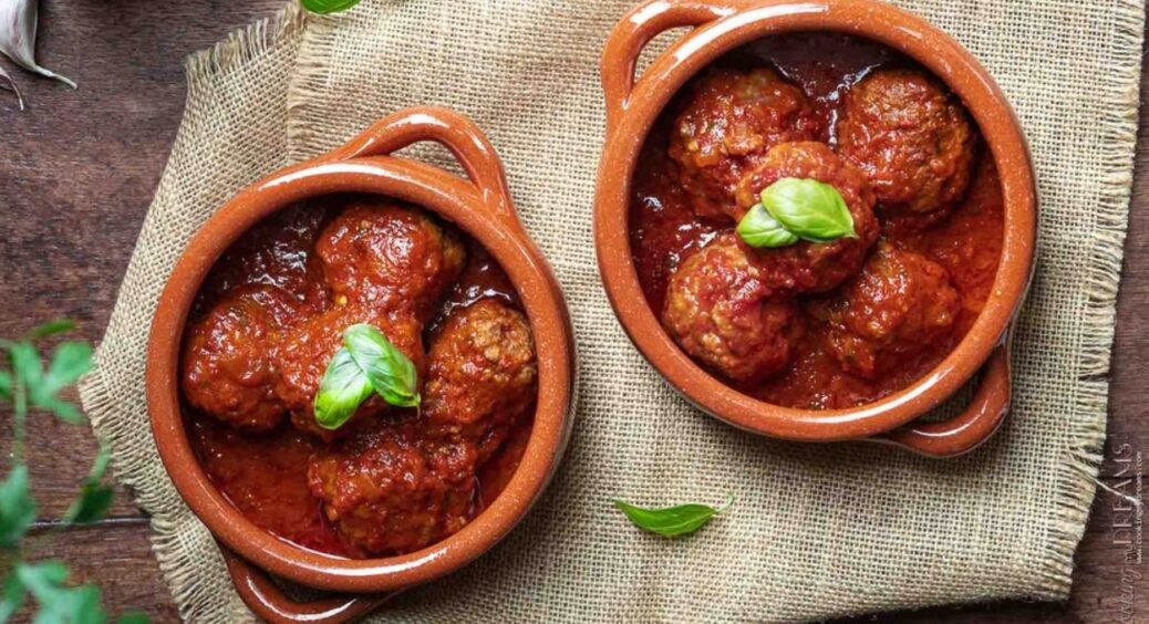 І чому я раніше не знала про цей дієтичний смаколик? Запашні фрикадельки з курячого фаршу із підливою 