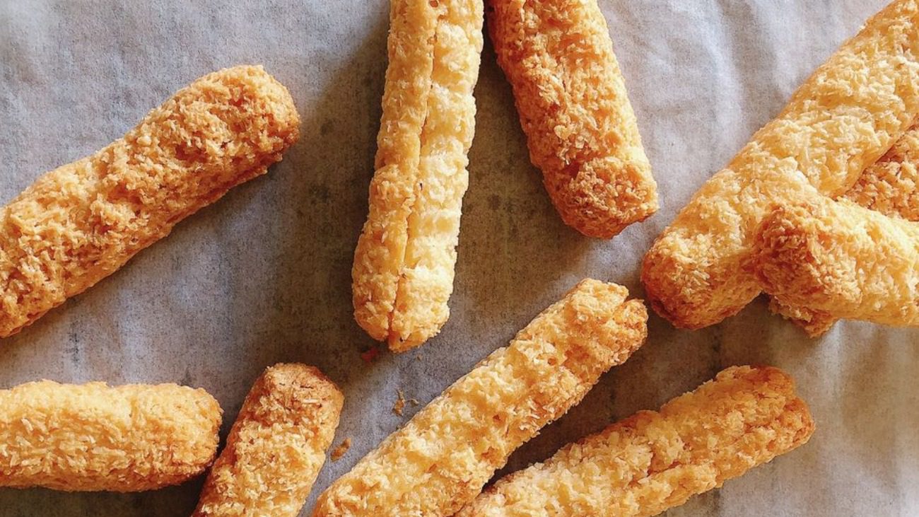 Рецепт простих та дуже смачних паличок зі згущеним молоком і кокосом