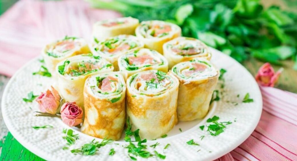 Суші по-українськи: рецепт млинців з начинкою із ніжного сиру, лосося та огірка – Філадельфія не конкурент 