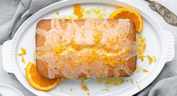 Як приготувати апельсиновий кекс з натуральним соком: цей рецепт можна взяти навіть як основу на паску 
