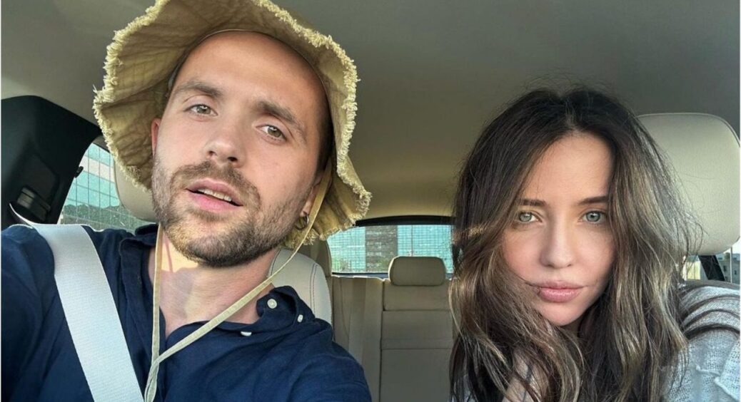 Опубліковано знімок Кацуріна із зататуйованим торсом. На фото він не сам: поруч не Надя, а чоловік (ФОТО) 