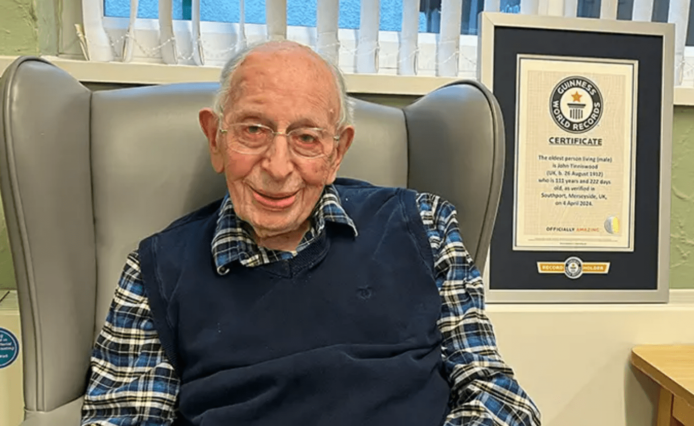 Найстарший у світі чоловік розповів, як дожив до 111 років